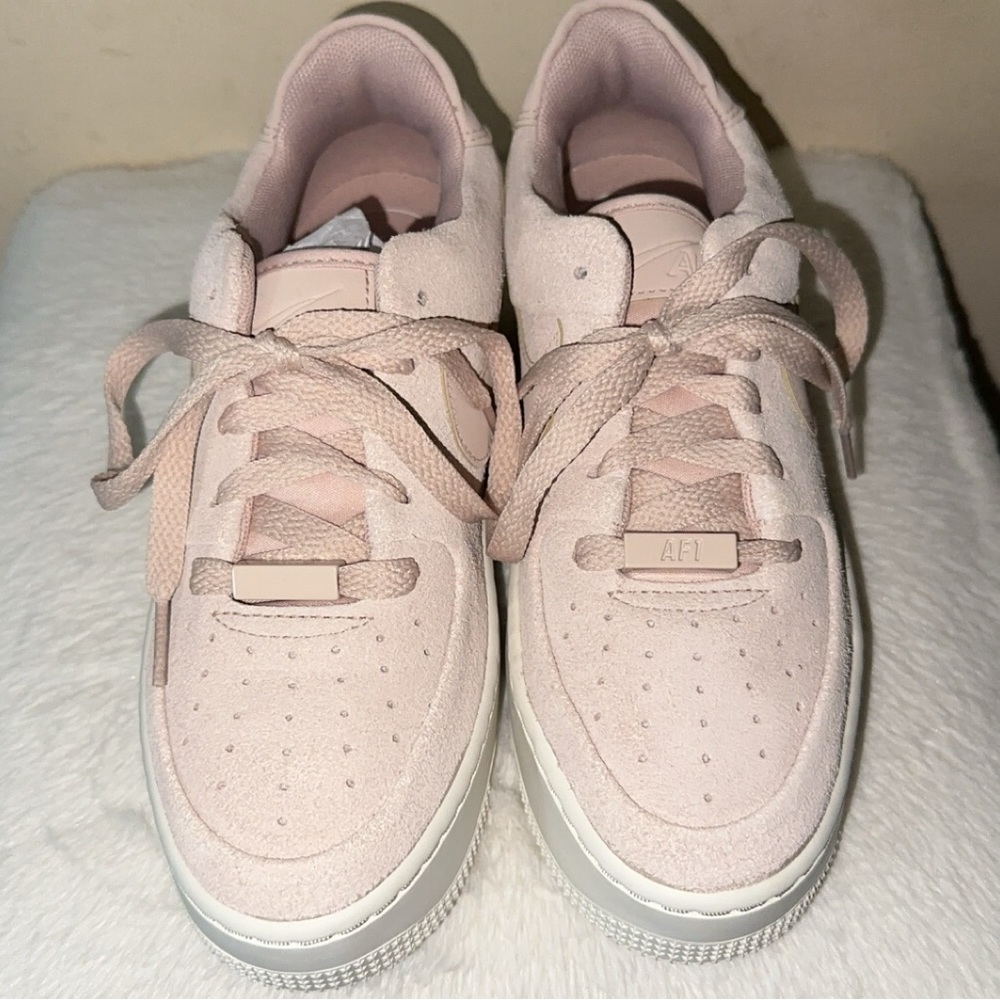 Nike Air Force 1 Sage Low.